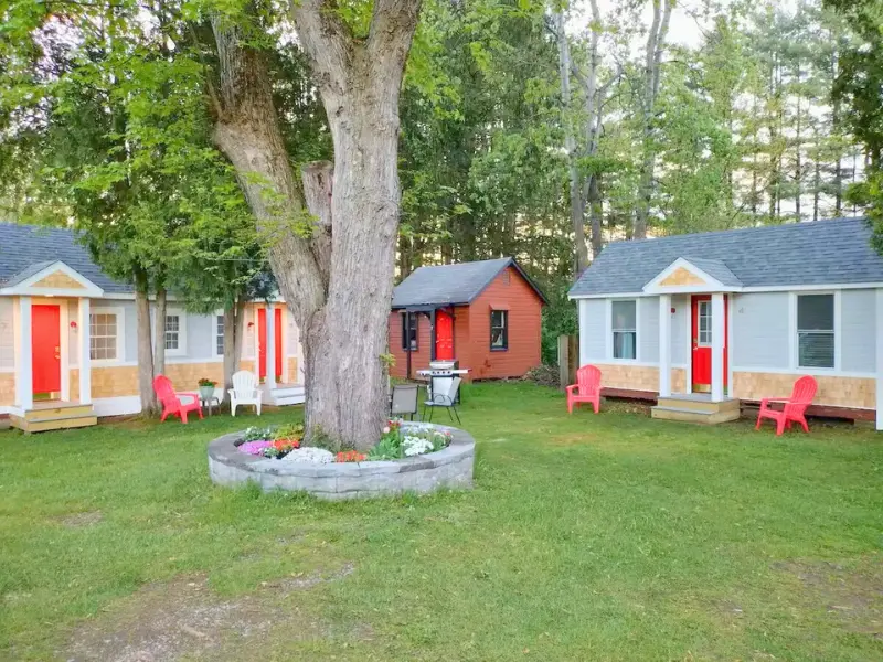 Colorful family cabins in Saratoga Springs, ideal for affordable family vacation ideas.