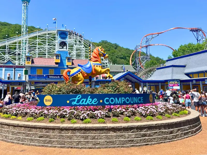Entrance to Lake Compounce amusement park in Bristol, CT on a sunny summer day.